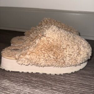 UGG Maxi Curly Platform